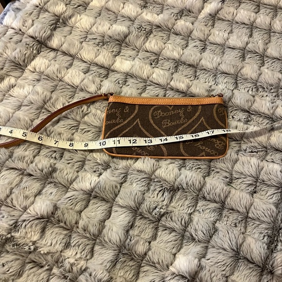 DOONEY & BOURKE, INC. LARGE WRISTLET WITH REMOVABLE STRAP - Picture 6 of 15